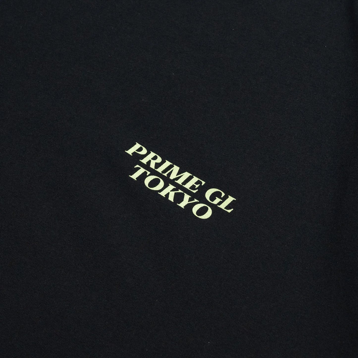 PrimeのTシャツ「SOUVENIER STAFF TEE」のBLACKカラーの正面デザインの写真