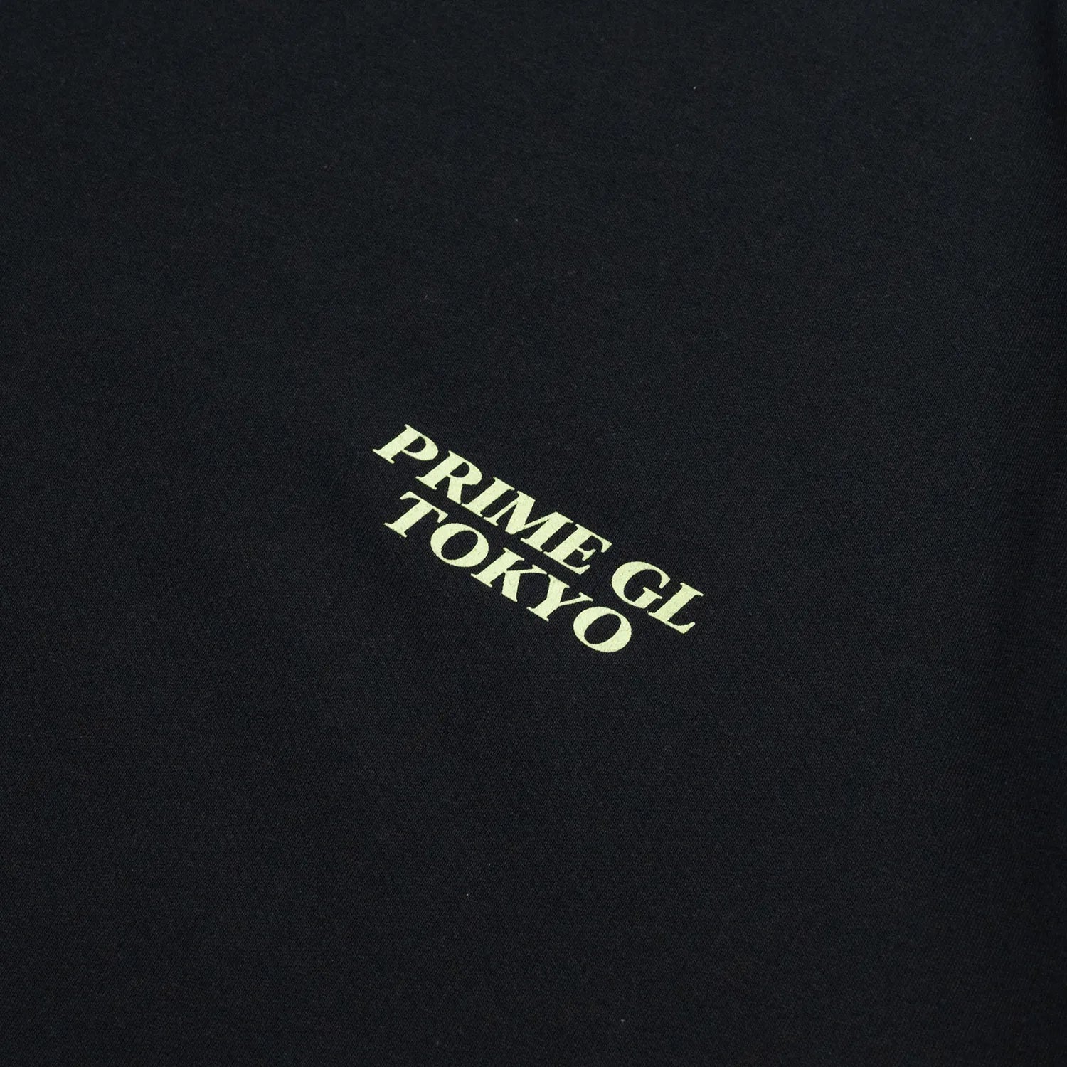 PrimeのTシャツ「SOUVENIER STAFF TEE」のBLACKカラーの正面デザインの写真