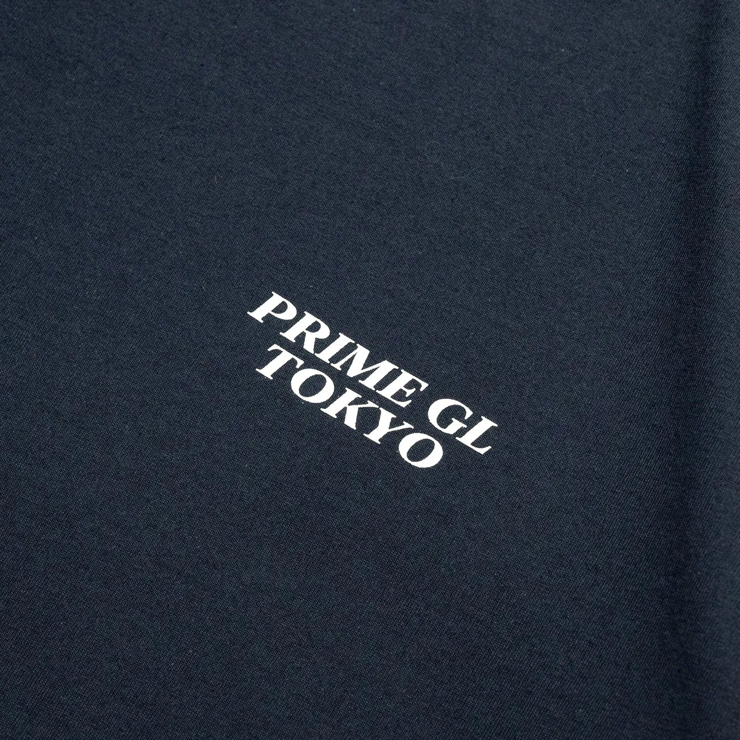 PrimeのTシャツ「SOUVENIER STAFF TEE」のNAVYカラーの正面デザインの写真