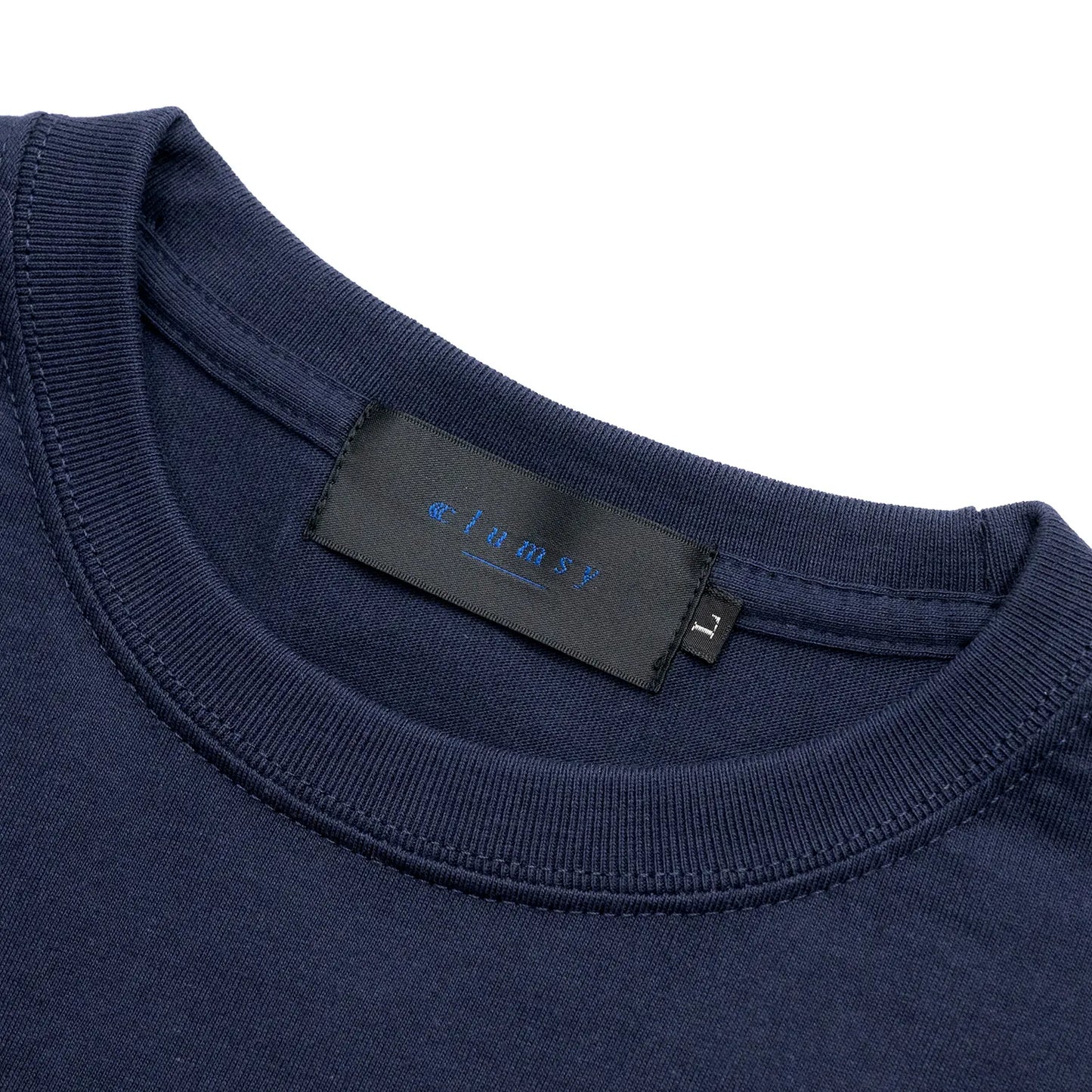 PrimeのTシャツ「SOUVENIER STAFF TEE」のNAVYカラーの襟元の写真