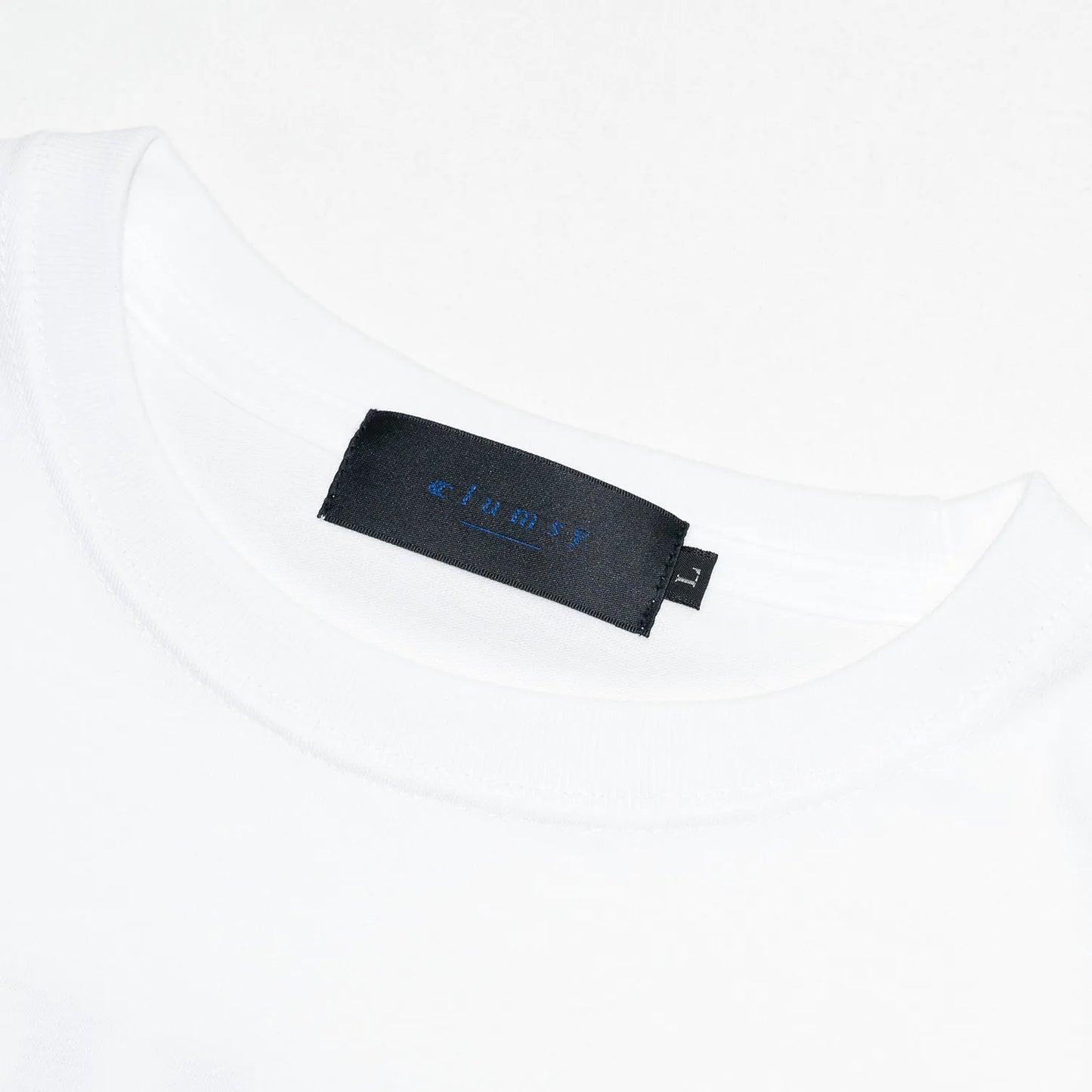 PrimeのTシャツ「SOUVENIER STAFF TEE」のWHITEカラーの襟元の写真