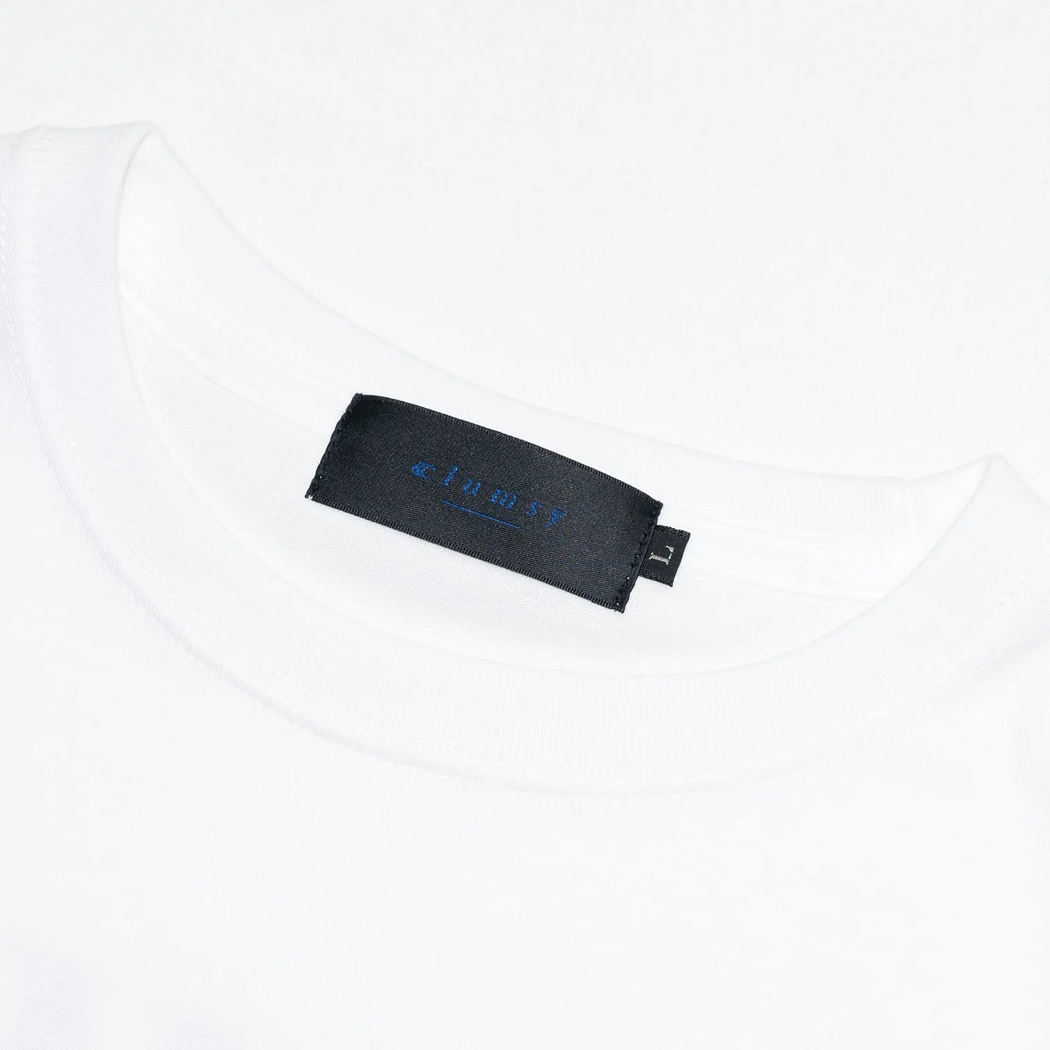 PrimeのTシャツ「SOUVENIER STAFF TEE」のWHITEカラーの襟元の写真