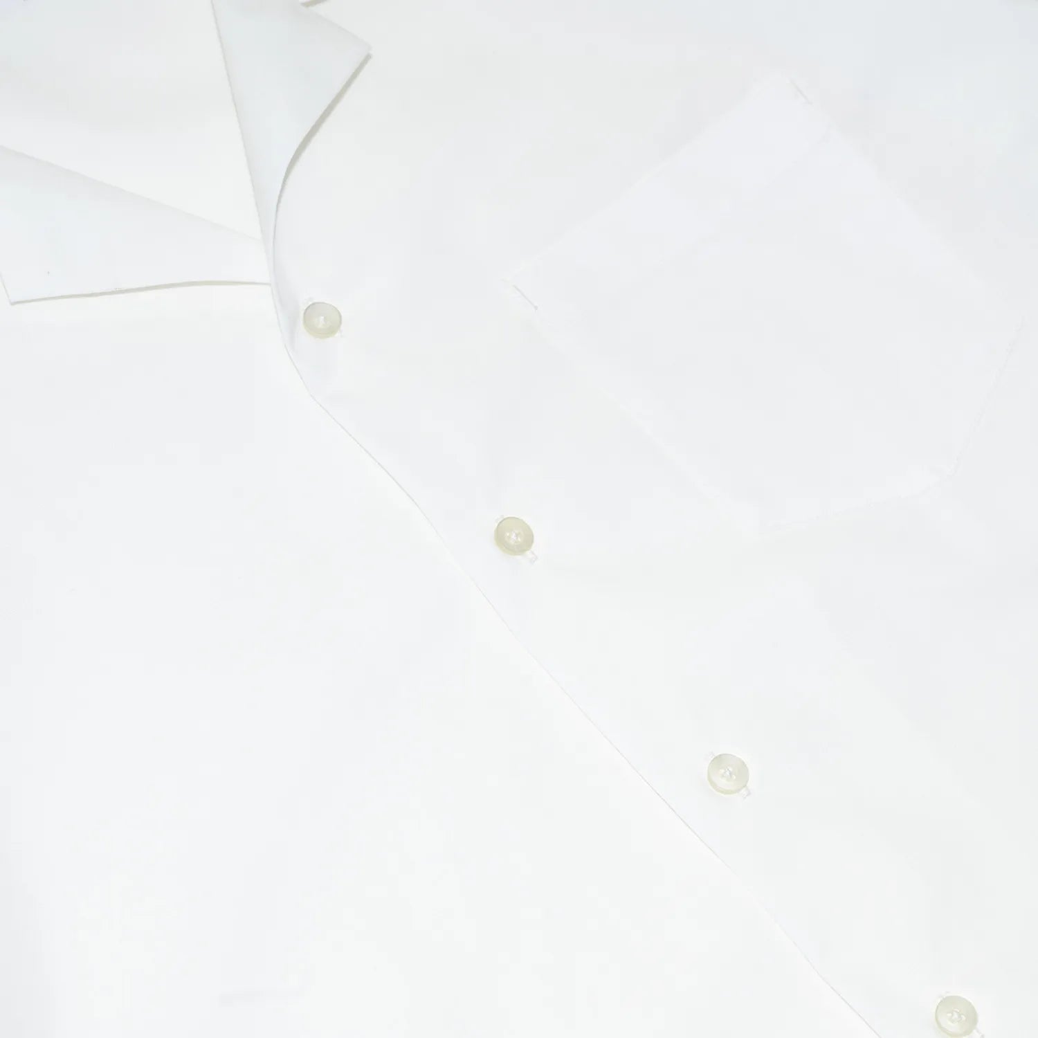 Primeがセレクトするビンテージウェア「PRIME VINTAGE」の「US MILITARY STAFF S/S SHIRTS」のWHITEカラーのボタン部分の写真