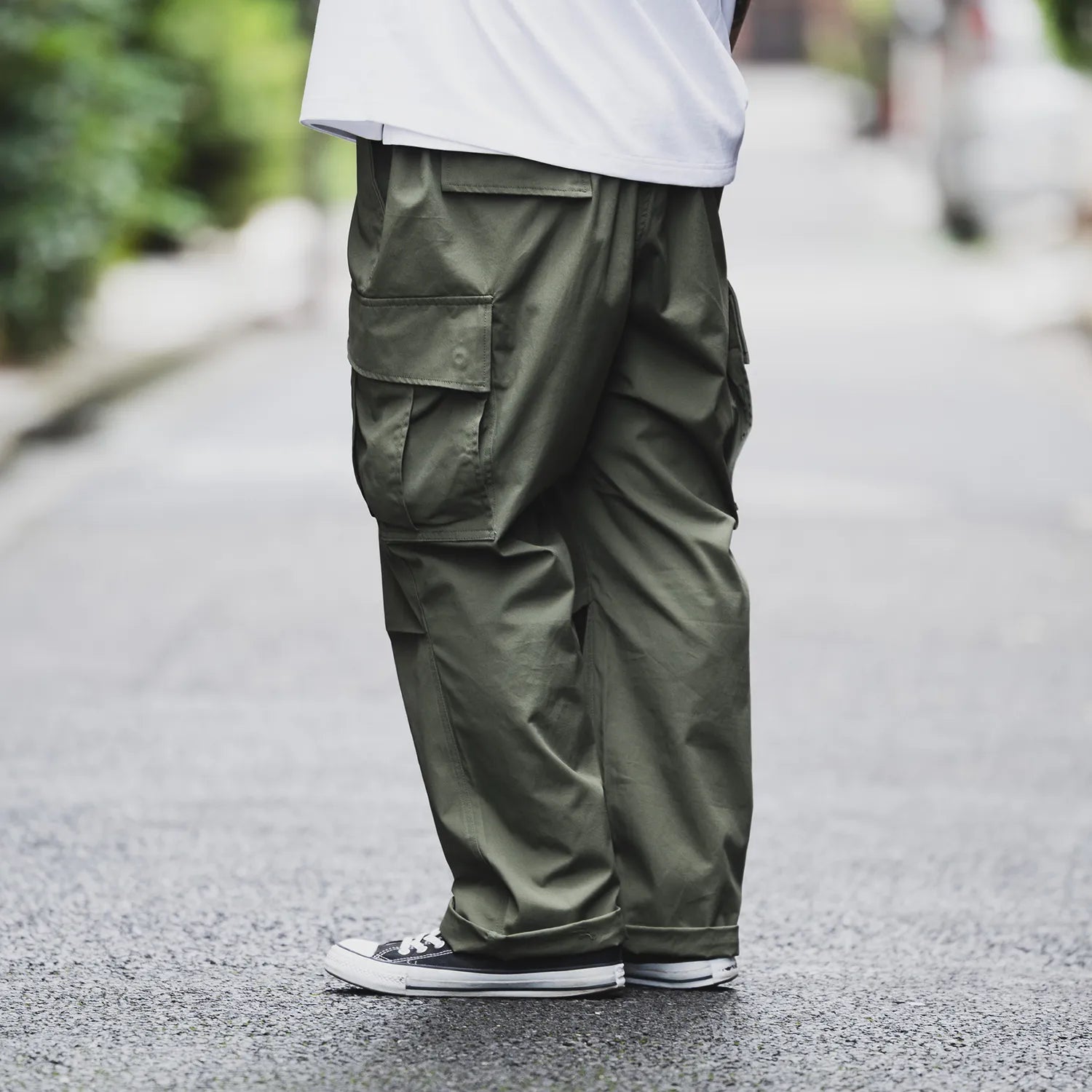 Primeのジャングルファティーグパンツ「VIETNAM JUNGLE FATIGUE PANTS MK-II」の斜め後ろからの着用写真