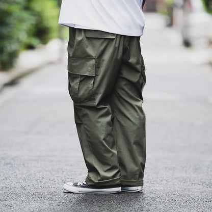 Primeのジャングルファティーグパンツ「VIETNAM JUNGLE FATIGUE PANTS MK-II」の斜め後ろからの着用写真