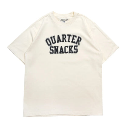 QUARTER SNACKS(クォータースナックス)のCREAMカラーのTシャツ「MOTION ARCH S/S TEE」の正面からの商品写真