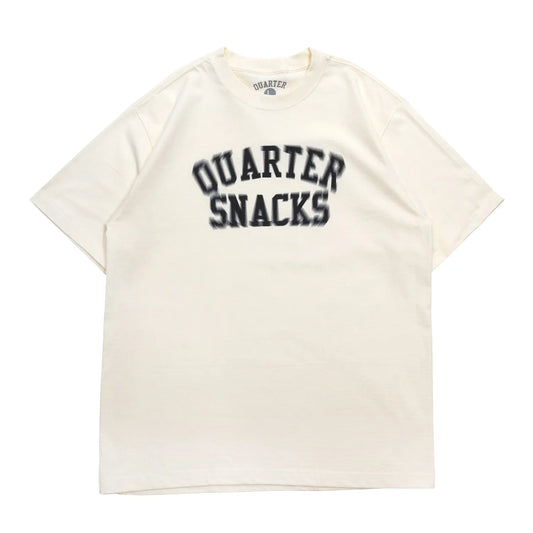 QUARTER SNACKS(クォータースナックス)のCREAMカラーのTシャツ「MOTION ARCH S/S TEE」の正面からの商品写真