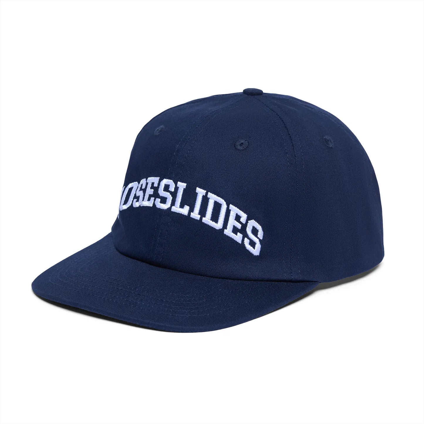 QUARTERSNACKS(クォータースナックス)の6パネルキャップ「NOSESLIDES CAP」のNAVYカラーの斜めからの商品写真