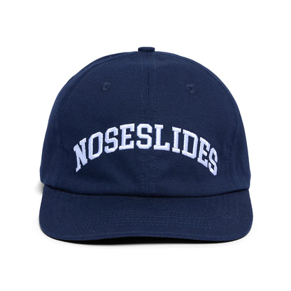 QUARTERSNACKS(クォータースナックス)の6パネルキャップ「NOSESLIDES CAP」のNAVYカラーの正面からの商品写真