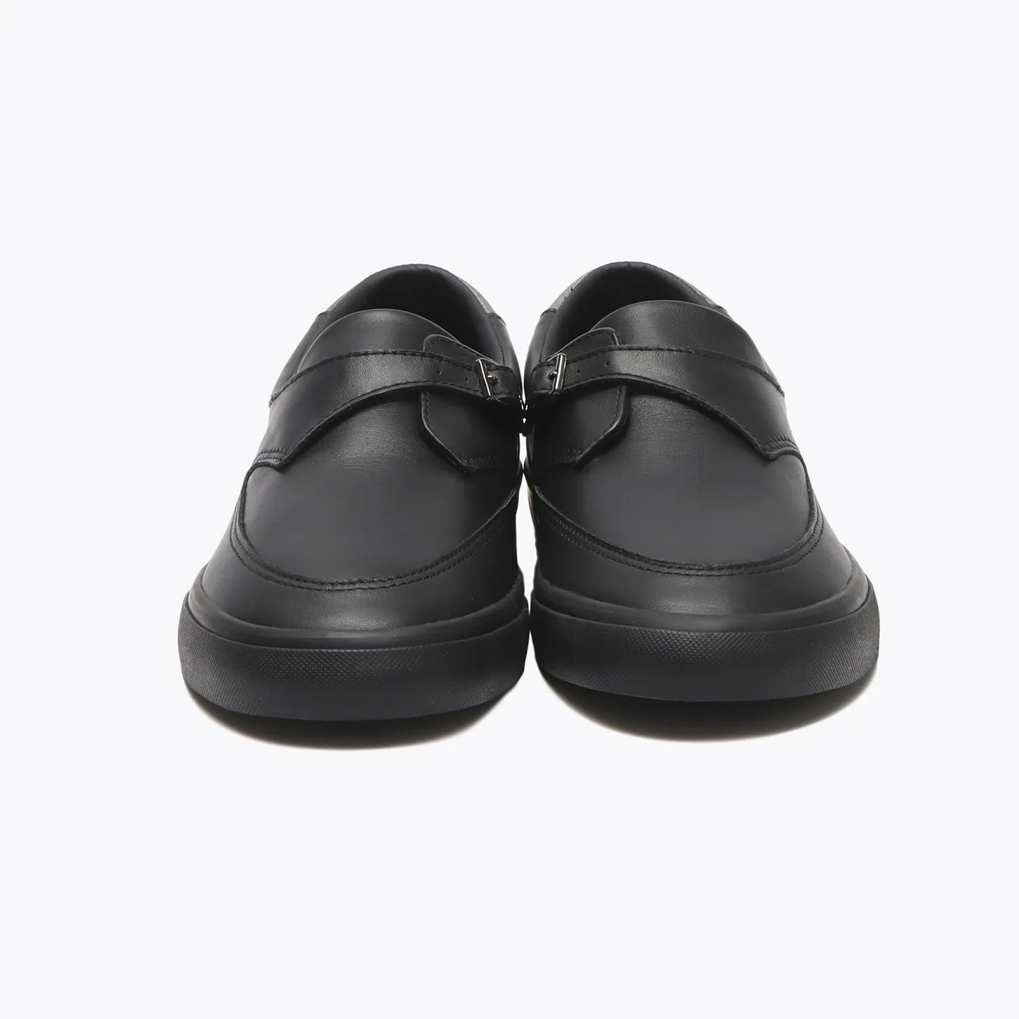 GRAVIS SKATEBOARDING(グラビススケートボーディング)のレザー素材のスケートボード・スケボーシューズ「REVERSE MONK STRAP LEATHER」のBLACK/BLACKの正面からの商品写真