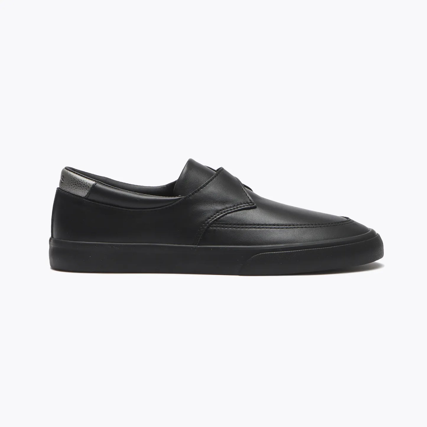 GRAVIS SKATEBOARDING(グラビススケートボーディング)のレザー素材のスケートボード・スケボーシューズ「REVERSE MONK STRAP LEATHER」のBLACK/BLACKの側面からの商品写真