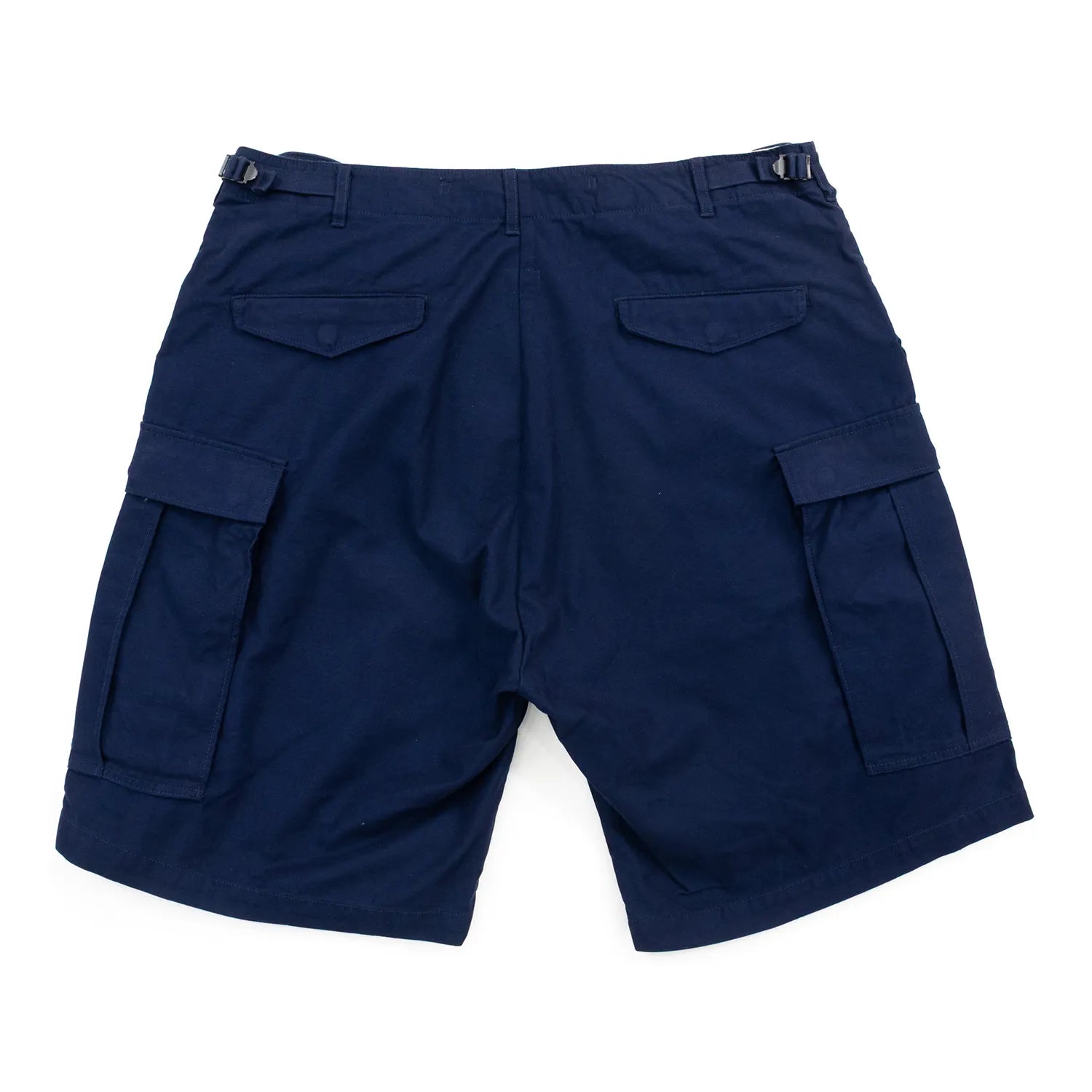 名作M-65をファットなシルエットにPrimeが理プロダクトした自信作「M-65 REMAKE CARGO SHORTS」の「NAVY」カラーの背面からの商品写真