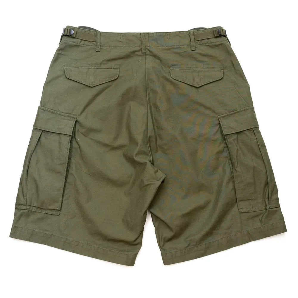 名作M-65をファットなシルエットにPrimeが理プロダクトした自信作「M-65 REMAKE CARGO SHORTS」の「OLIVE DRAB」カラーの背面からの商品写真