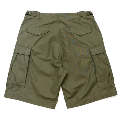 名作M-65をファットなシルエットにPrimeが理プロダクトした自信作「M-65 REMAKE CARGO SHORTS」の「OLIVE DRAB」カラーの背面からの商品写真