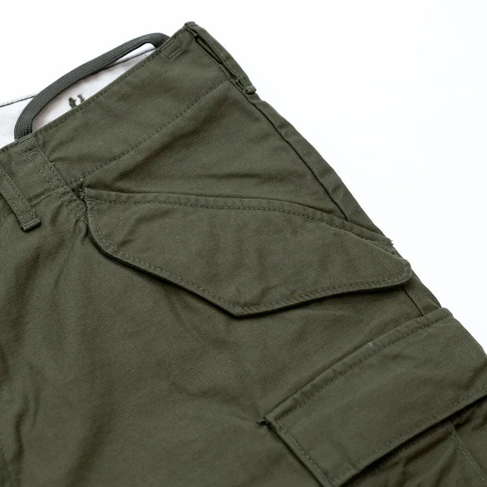 名作M-65をファットなシルエットにPrimeが理プロダクトした自信作「M-65 REMAKE CARGO SHORTS」の「OLIVE DRAB」カラーのフロントポケットの写真