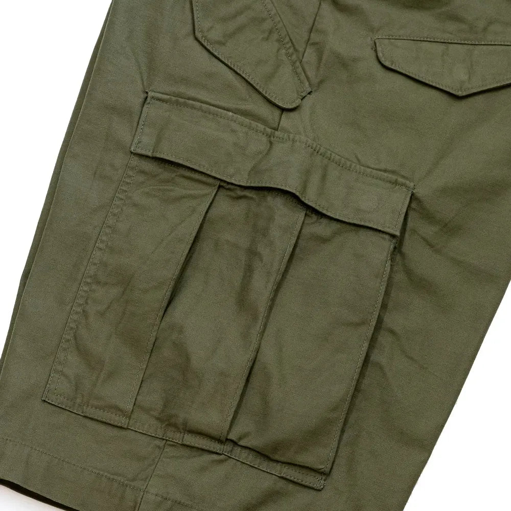 名作M-65をファットなシルエットにPrimeが理プロダクトした自信作「M-65 REMAKE CARGO SHORTS」の「OLIVE DRAB」カラーのカーゴポケットの写真