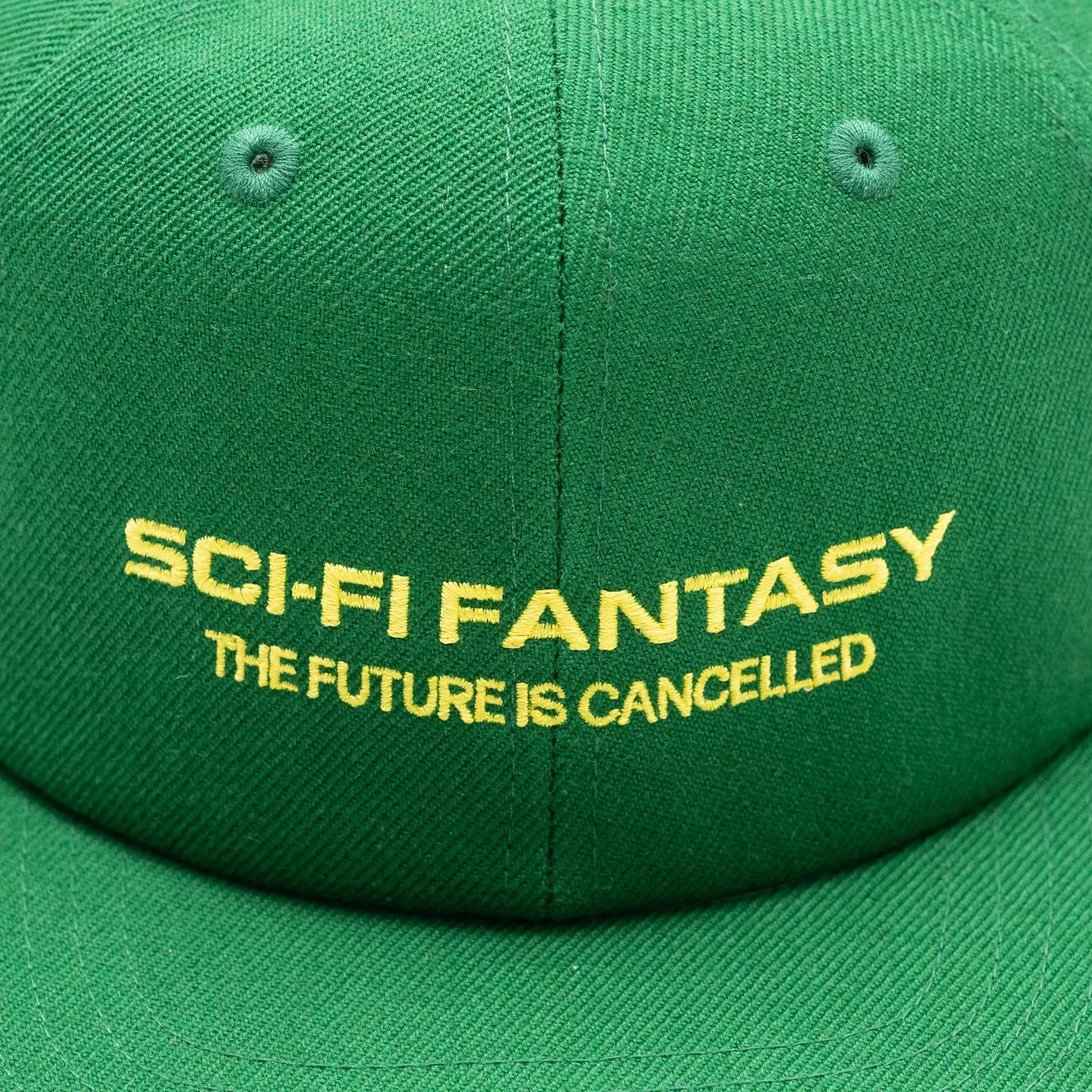 「SCI-FI FANTASY」のキャップ「FUTURE IS CANCELLED CAP」のGREENカラーの正面デザイン写真