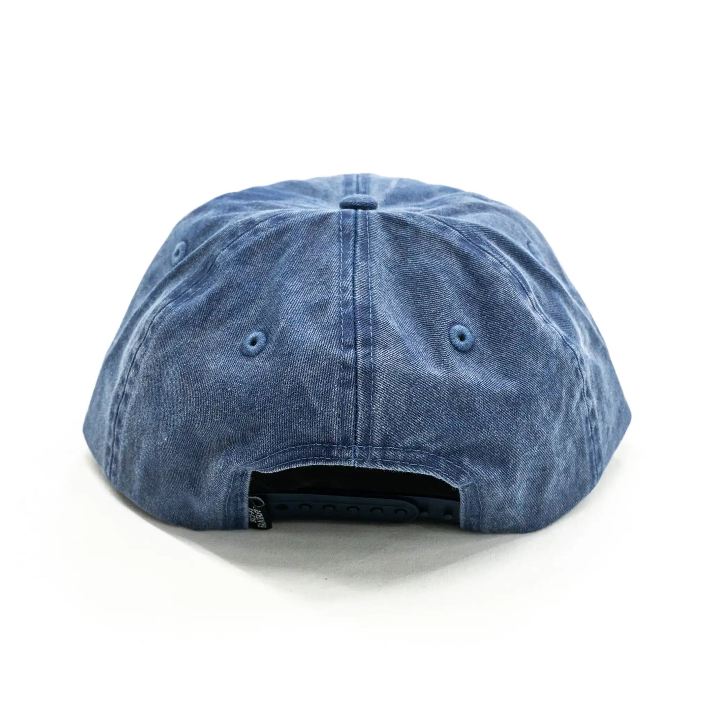 「SCI-FI FANTASY」のキャップ「WASHED LOGO CAP」のNAVYカラーの背面写真