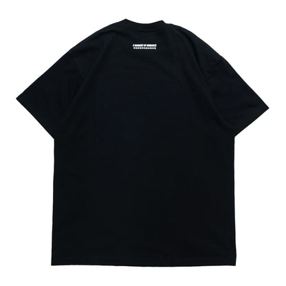 SCI-FI FANTASYのフロントとバック襟下にデザインがプリントされたTシャツ「A MOMENT OF ROMANCE TEE」のBLACKカラーの背面からの商品写真