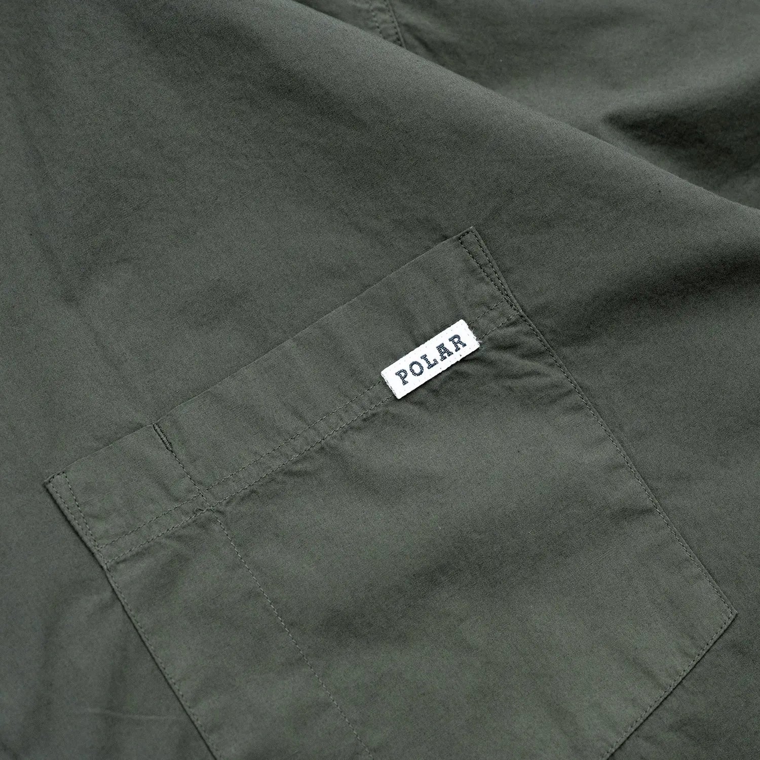 POLAR SKATE CO(ポーラー)のワイドなシルエットのコットン半袖シャツ「MITCH SHIRT」の「DIRTY BLACK」カラーの左胸ポケットの写真