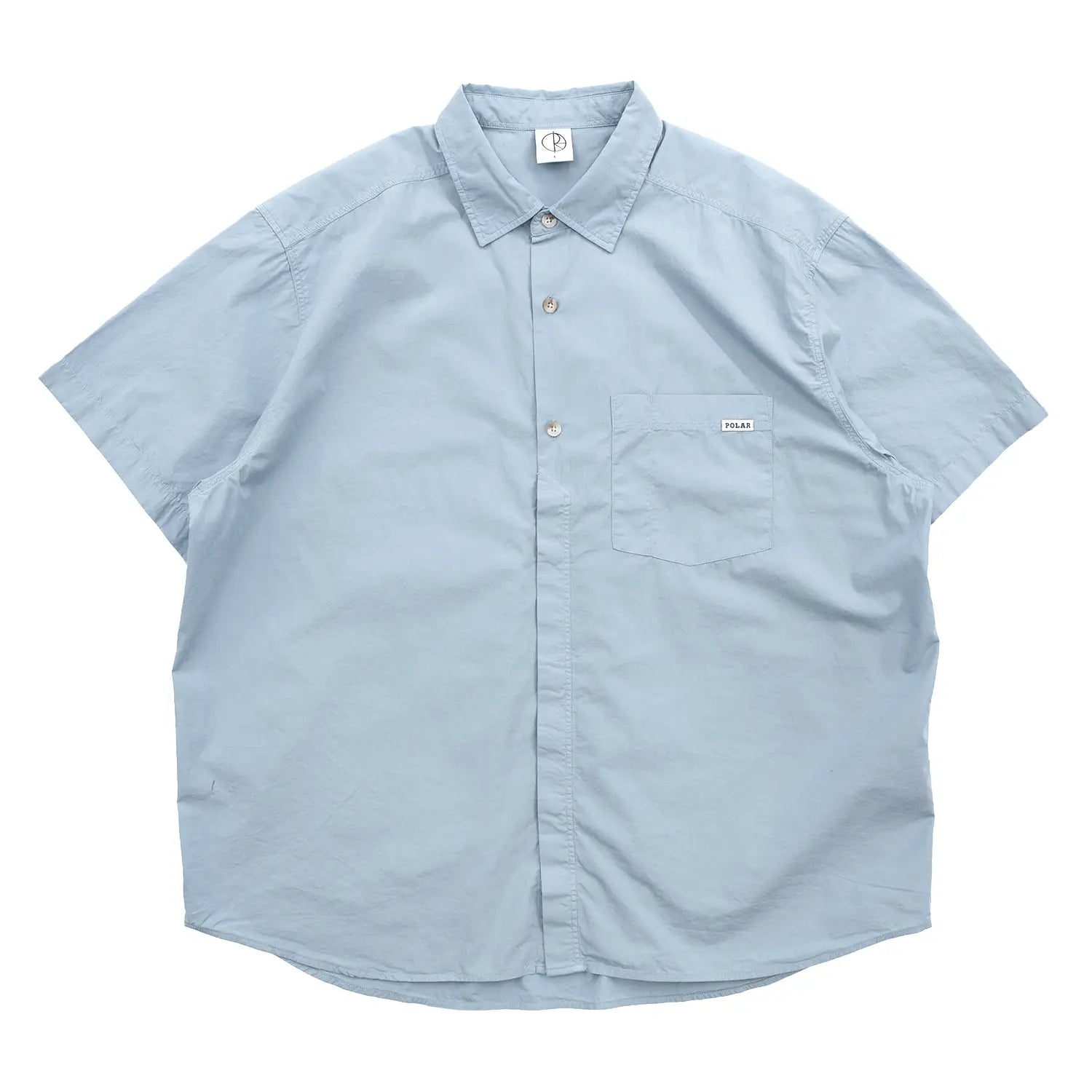 POLAR SKATE CO(ポーラー)のワイドなシルエットのコットン半袖シャツ「MITCH SHIRT」の爽やかな「DOVE BLUE」カラーの正面からの商品写真
