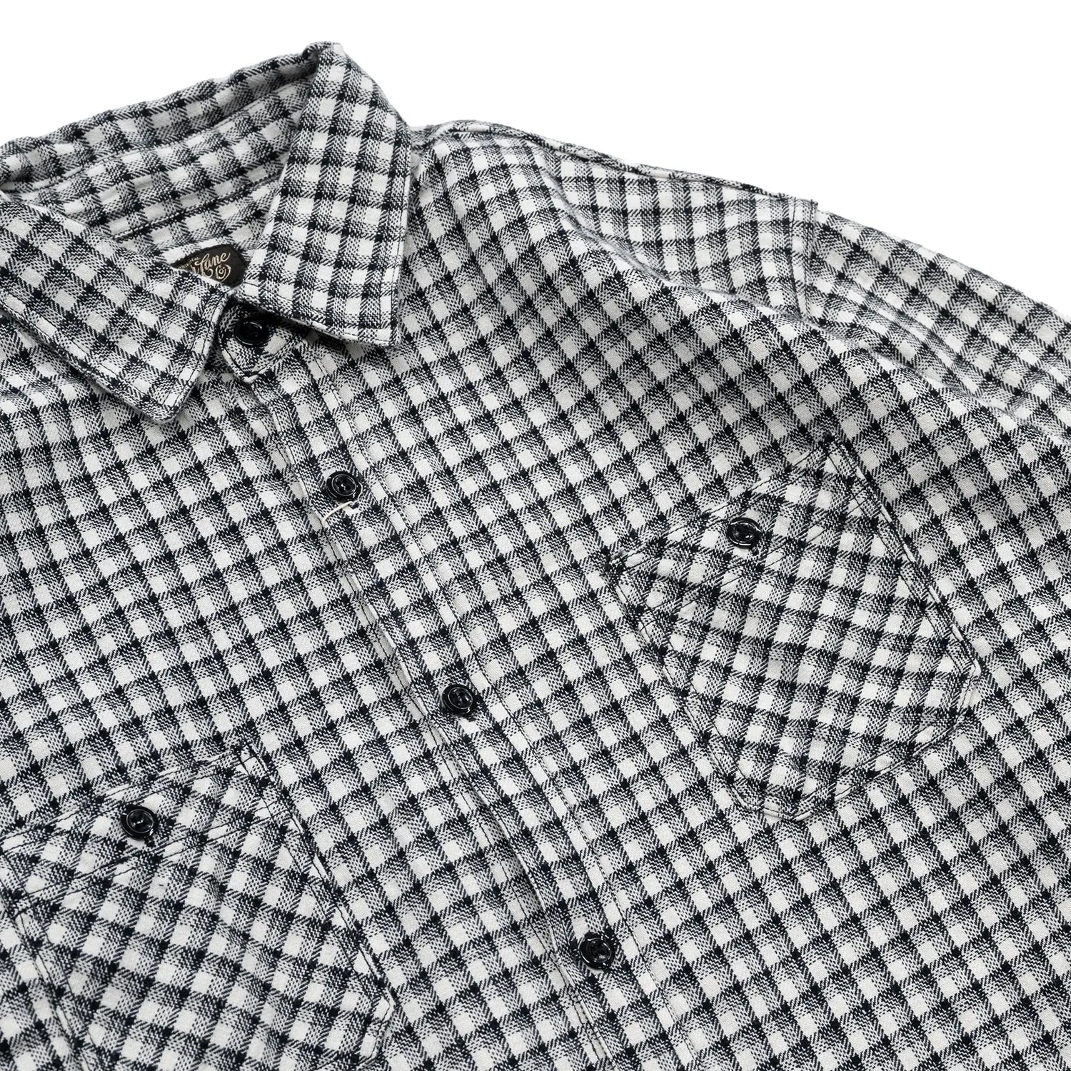 SUGER CANE(シュガーケーン)の細かい格子柄のワークシャツ「SMALL PLAID L/S WORK SHIRTS」の「OFF WHITEカラー」の胸ポケットの写真
