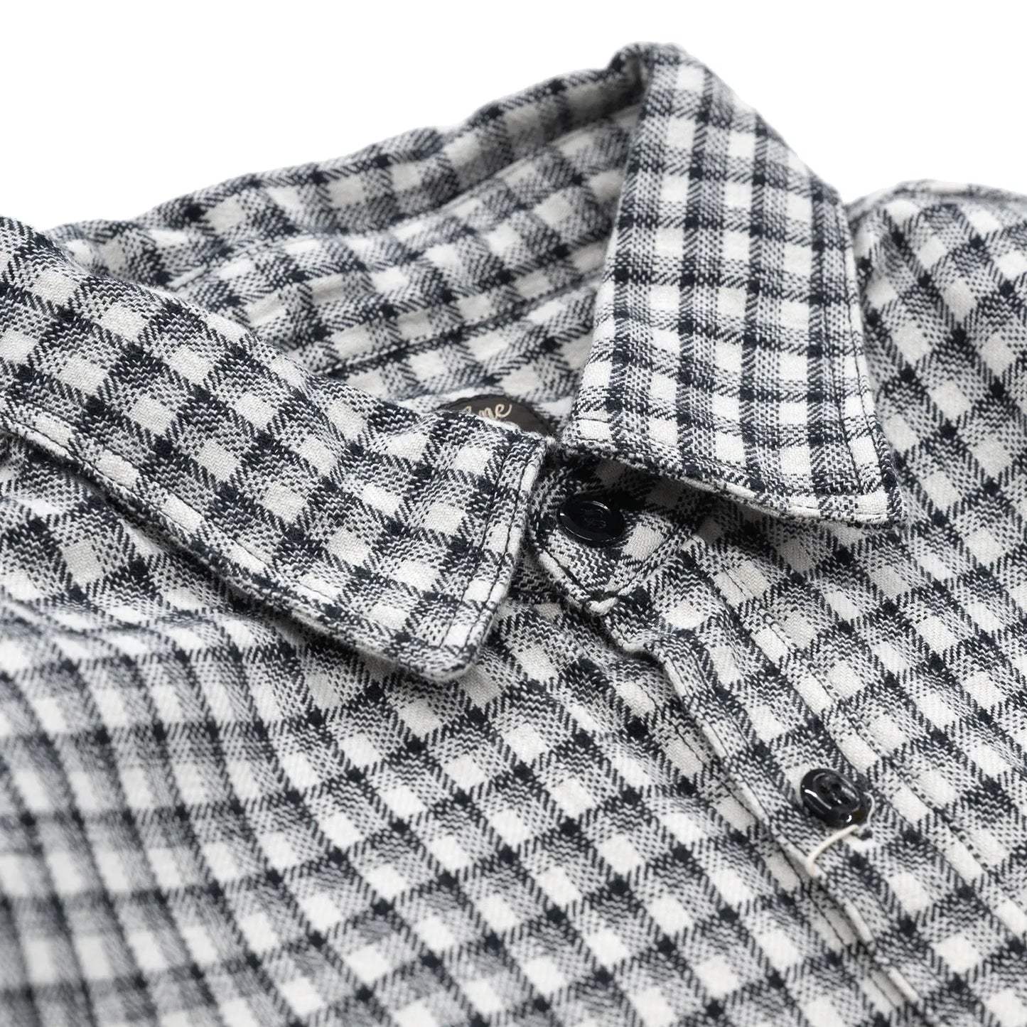 SUGER CANE(シュガーケーン)の細かい格子柄のワークシャツ「SMALL PLAID L/S WORK SHIRTS」の「OFF WHITEカラー」の襟元の写真