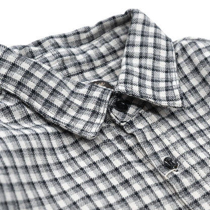 SUGER CANE(シュガーケーン)の細かい格子柄のワークシャツ「SMALL PLAID L/S WORK SHIRTS」の「OFF WHITEカラー」の襟元の写真