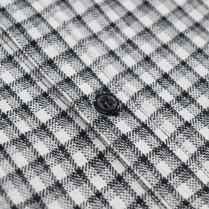 SUGER CANE(シュガーケーン)の細かい格子柄のワークシャツ「SMALL PLAID L/S WORK SHIRTS」の「OFF WHITEカラー」のボタンの写真