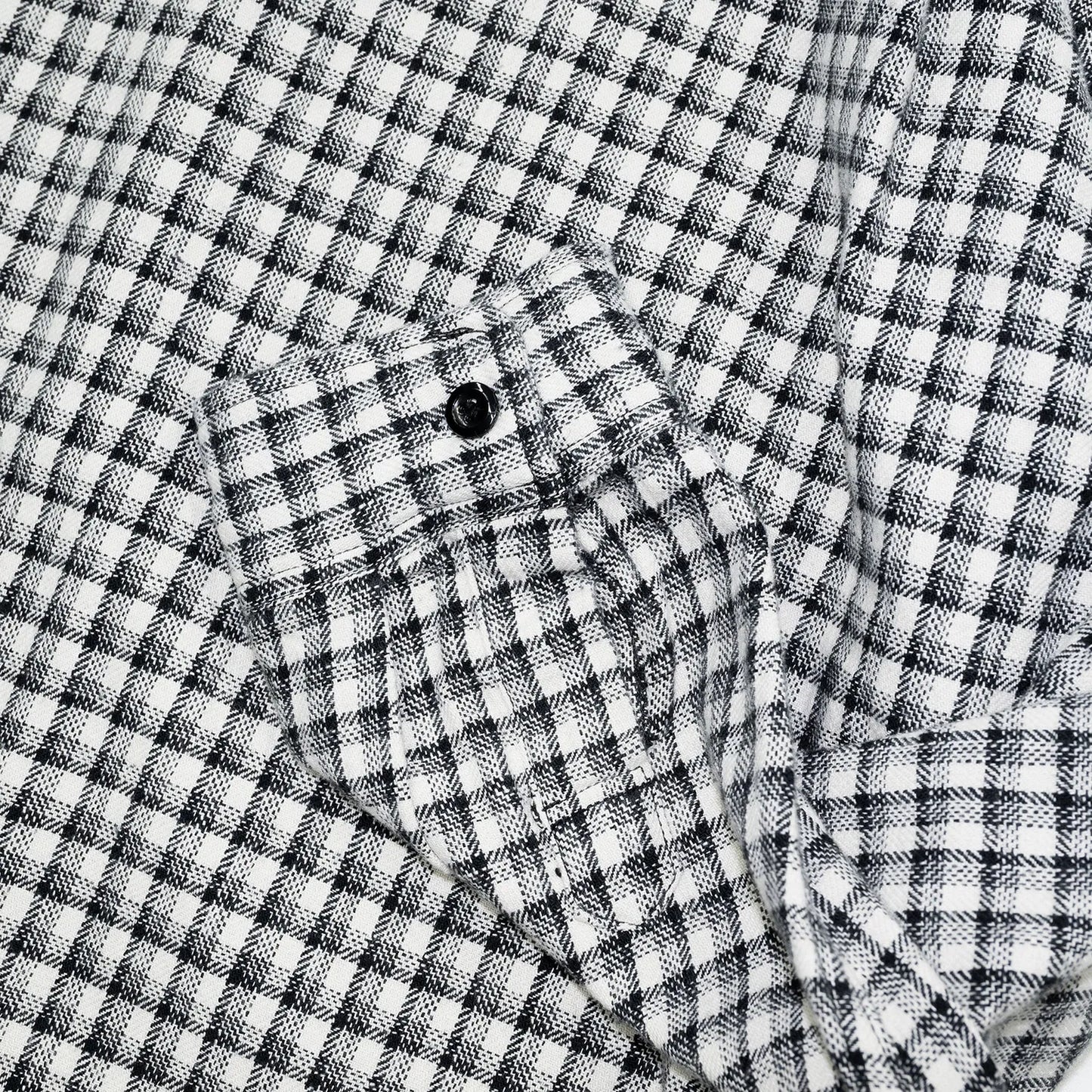 SUGER CANE(シュガーケーン)の細かい格子柄のワークシャツ「SMALL PLAID L/S WORK SHIRTS」の「OFF WHITEカラー」の袖口の写真