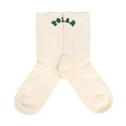 POLAR SKATE CO(ポーラー)の靴下・ソックス「COLLEGE LOGO LARGE RIB SOCKS」のWHITEカラーの２足別方向に並べた商品写真