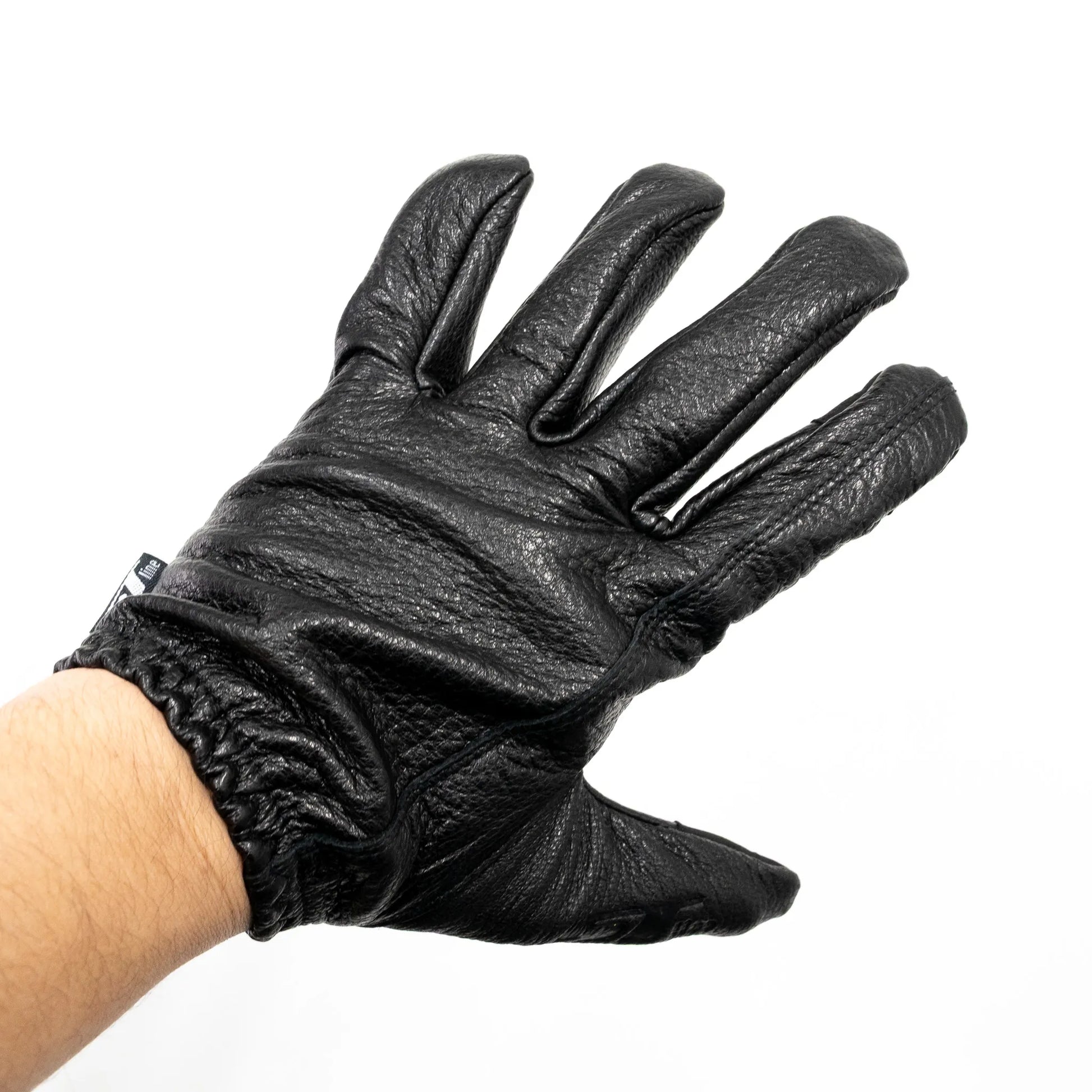 「ST LINE」のやわらかくしなやかなディアスキン（鹿革）を贅沢に使用した、アップデート版ニューデザインモデル「SL-CLASS LEATHER」の着用写真