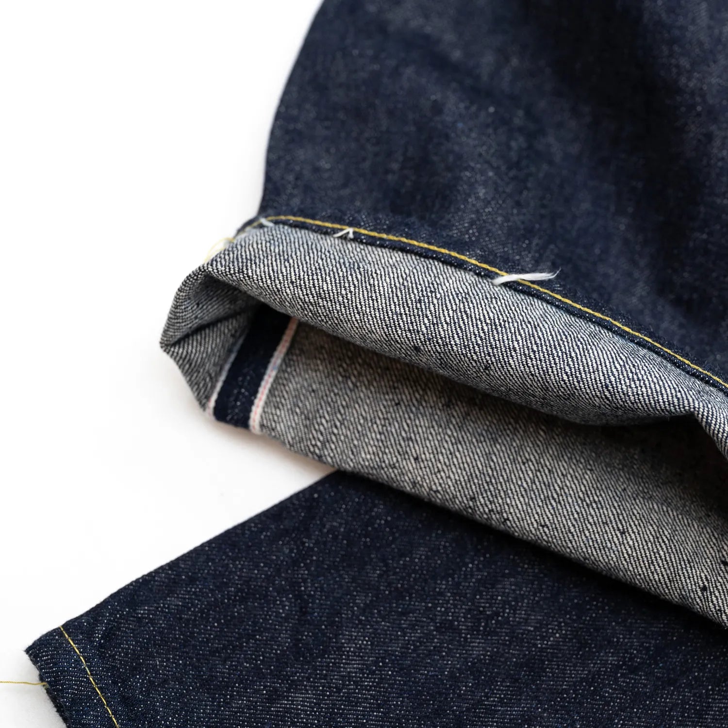 SUGAR CANE(シュガーケーン)の「Super Denim Collectibles」シリーズ第三弾の「1940’s SPECIAL (Made in USA / SC49050)」の裾をターンアップした写真