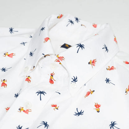 1960年代のクラシックなボタンダウンシャツをベース作られたSUN SURFの半袖シャツ「COTTON OXFORD B.D. SHIRT “HULA DANCER”」のOFF WHITEカラーの襟元の写真