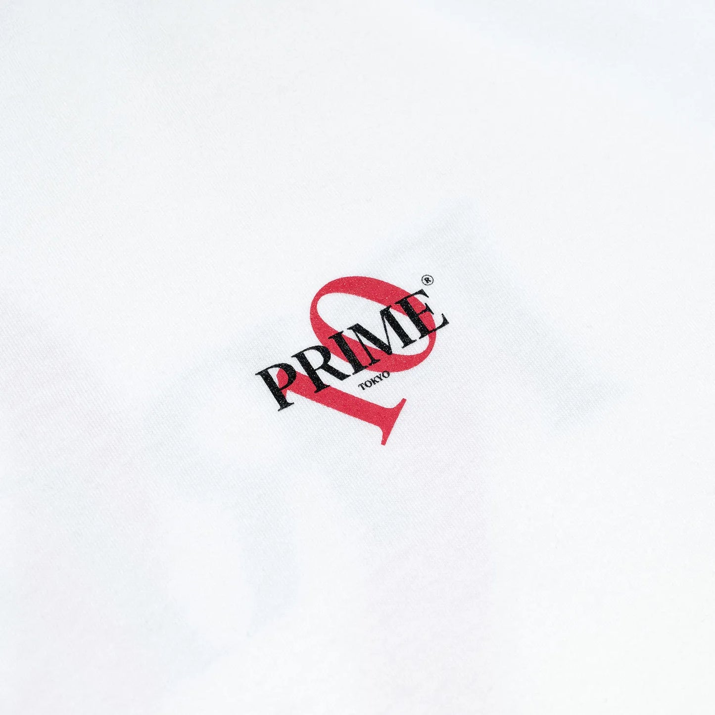 Prime 10周年記念の限定モデルのTシャツ「ANNIV.」のWHITEカラーの正面左胸にプリントされたデザイン写真