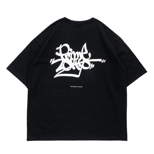 Prime 10周年記念の限定モデルのTシャツ「TAGGING LOGO」のBLACKカラーの背面からの商品写真