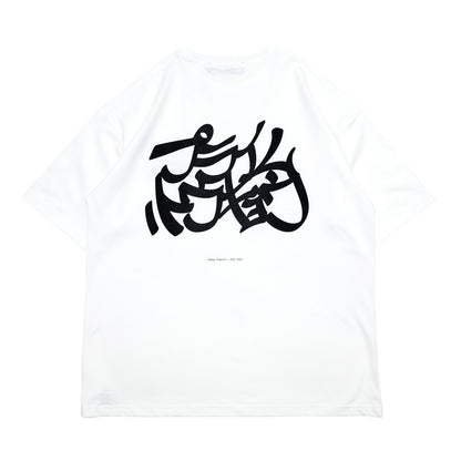 Prime 10周年記念の限定モデルのTシャツ「TAGGING LOGO」のWHITEカラーの背面からの商品写真