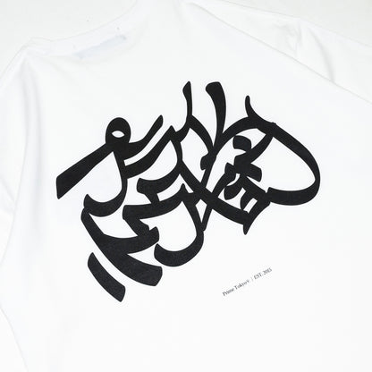 Prime 10周年記念の限定モデルのTシャツ「TAGGING LOGO」のWHITEカラーの背面に大きくプリントされたデザイン写真