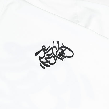 Prime 10周年記念の限定モデルのTシャツ「TAGGING LOGO」のWHITEカラーの正面左胸にプリントされたデザイン写真