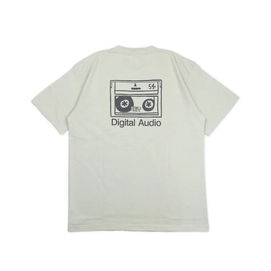 スチャダラパーのANI（アニ）氏とナオヒロック（IIIIINOUT）による「SAMUEL」の定番グラフィックのTシャツ「DAT TEE」のSAGE GREENカラーの背面からの商品写真