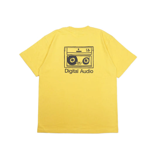スチャダラパーのANI（アニ）氏とナオヒロック（IIIIINOUT）による「SAMUEL」の定番グラフィックのTシャツ「DAT TEE」のBANANAカラーの背面からの商品写真