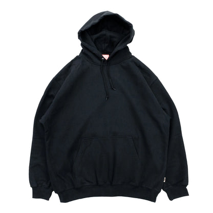 TRIBE WEAR(トライブウェア)の肉厚なフーディー｜パーカー「BASIC HOODIE」のBLACKカラーの正面からの商品写真
