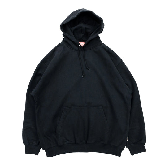 TRIBE WEAR(トライブウェア)の肉厚なフーディー｜パーカー「BASIC HOODIE」のBLACKカラーの正面からの商品写真