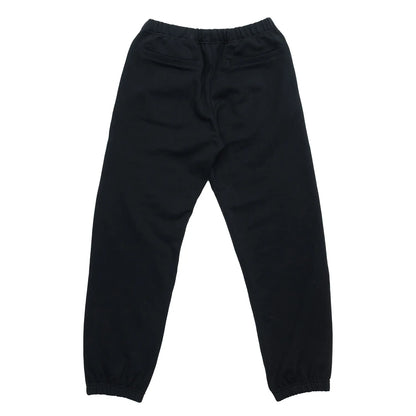 TRIBE WEAR(トライブウェア)のヘビーオンスなパイル生地を使用した「BASIC SWEAT PANTS」のBLACKカラーの背面からの商品写真
