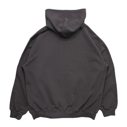 TRIBE WEAR(トライブウェア)の人気パーカー「BASIC HOODIE」の2026年の新色「CHACOAL GREY」の背面からの商品写真