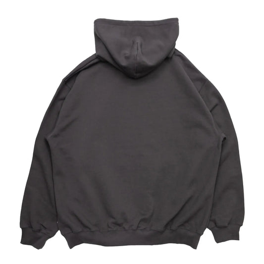 TRIBE WEAR(トライブウェア)の人気パーカー「BASIC HOODIE」の2026年の新色「CHACOAL GREY」の背面からの商品写真