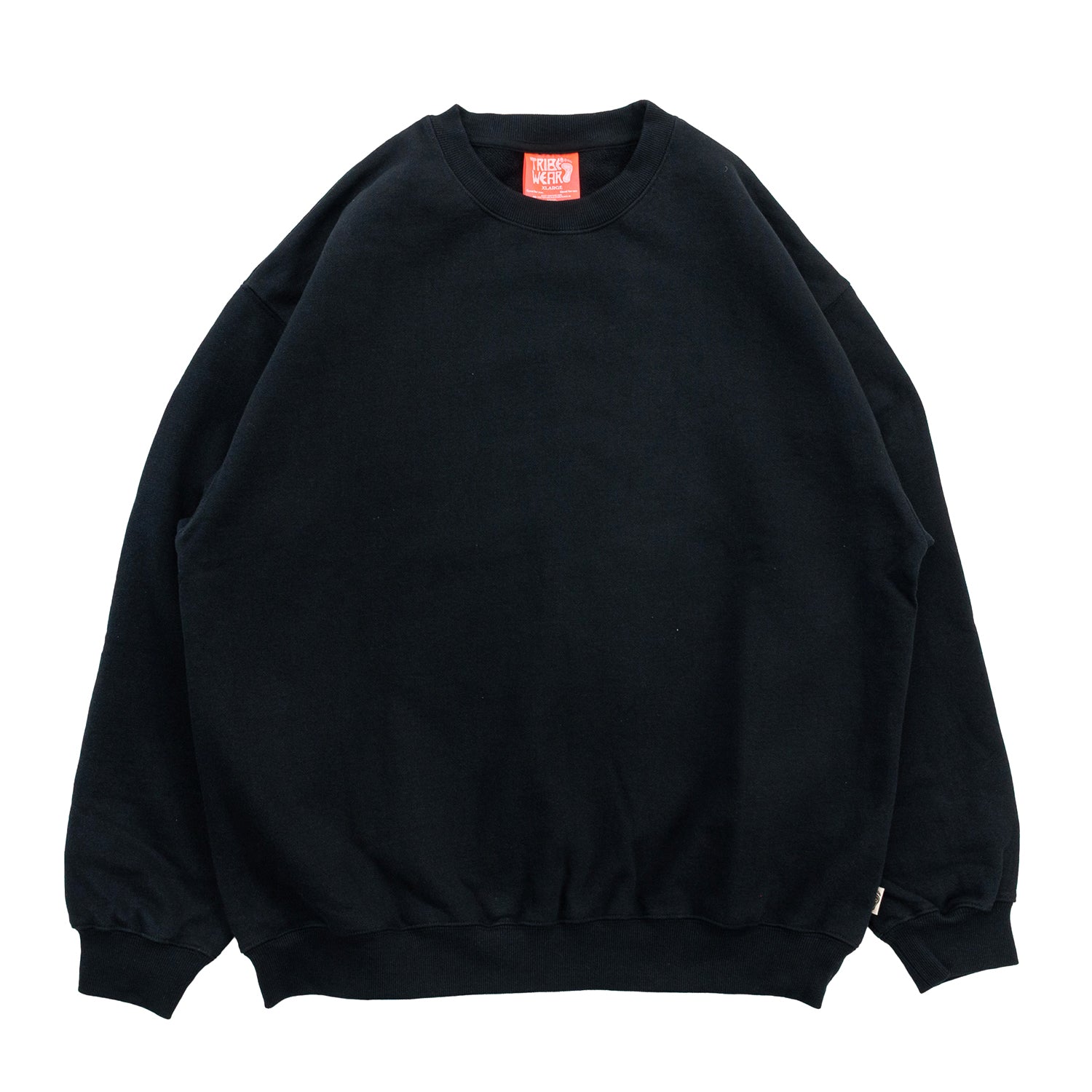TRIBE WEAR(トライブウェア)の肉厚な生地感とファットなシルエットのクルーネックスエット「BASIC SWEAT CREWNECK」のBLACKカラーの正面からの商品写真