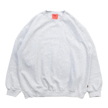 TRIBE WEAR(トライブウェア)の肉厚な生地感とファットなシルエットのクルーネックスエット「BASIC SWEAT CREWNECK」のGREYカラーの正面からの商品写真