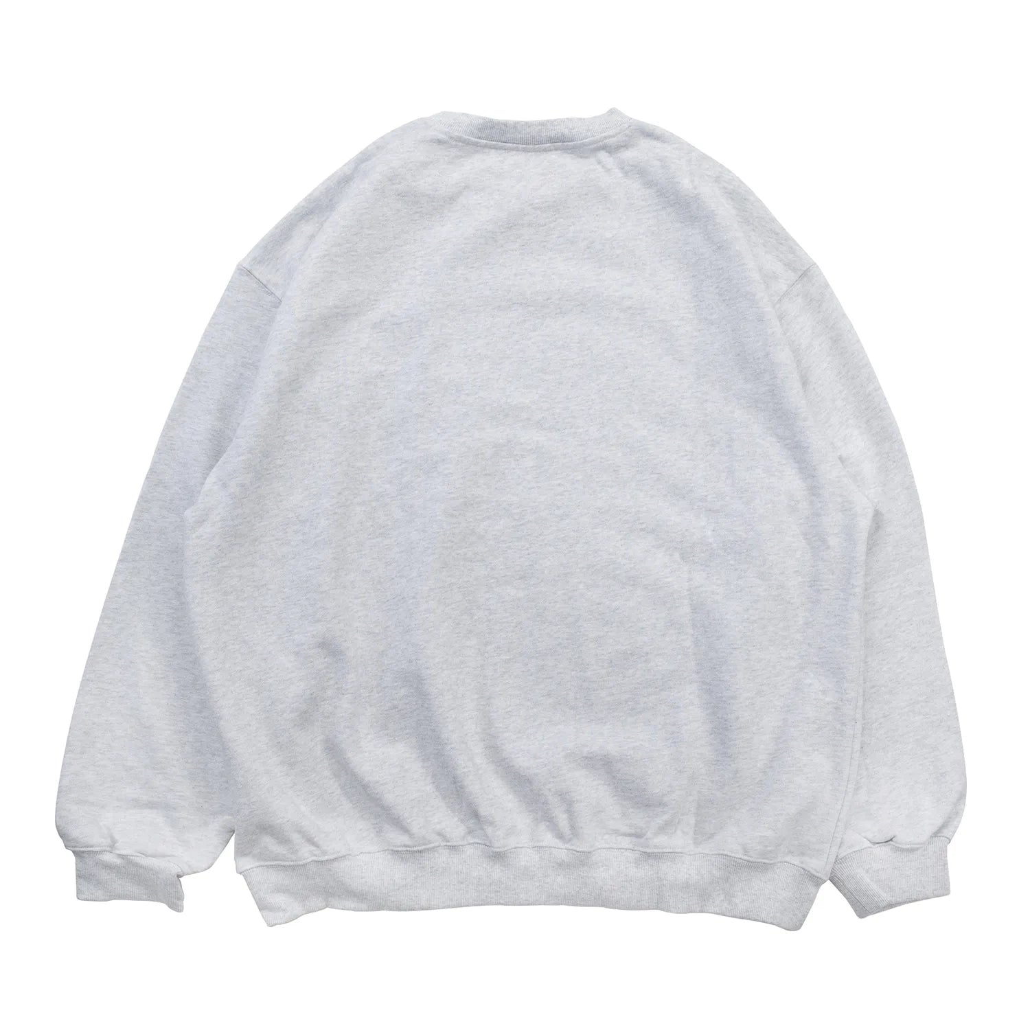 TRIBE WEAR(トライブウェア)の肉厚な生地感とファットなシルエットのクルーネックスエット「BASIC SWEAT CREWNECK」のGREYカラーの背面からの商品写真