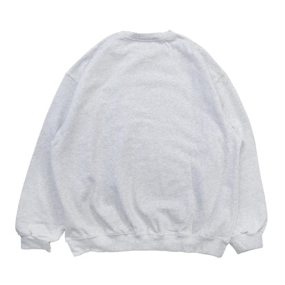 TRIBE WEAR(トライブウェア)の肉厚な生地感とファットなシルエットのクルーネックスエット「BASIC SWEAT CREWNECK」のGREYカラーの背面からの商品写真